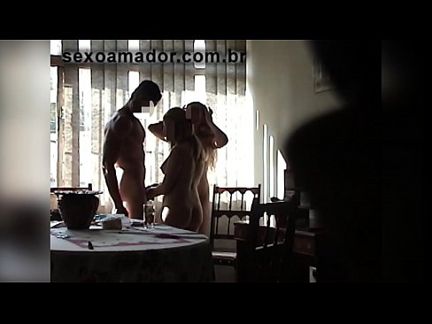 ❤️ L'amichi sessu invitanu un omu gigante è un trio cun ellu ❤️ Video porno à co.pornoxlxx.ru ﹏