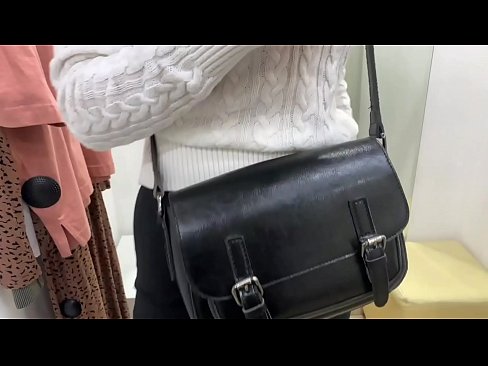 ❤️ Masturbazione publica di a ghjovana cagna FeralBerry cù un dildo in a sala di prove ❤️ Video porno à co.pornoxlxx.ru ﹏